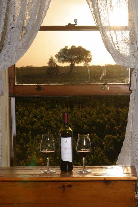 Highbank Vineyards - Accommodation Gladstone 1