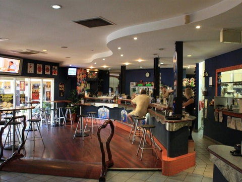 Humpty Doo Tavern - Accommodation Gladstone 2