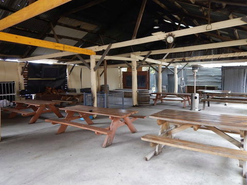 The Clubhouse Hotel - Accommodation Gladstone 1