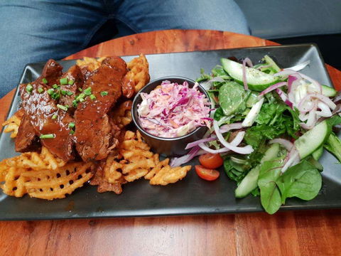 Cabin 401 Bar & Grill - Accommodation Gladstone 0