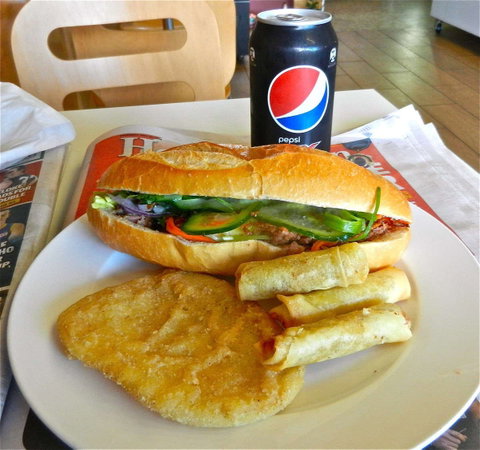 VN Wrap 'n' Roll - Sunshine North - Accommodation Gladstone 0