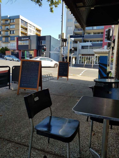 Corner Cafe 26 - Accommodation Gladstone 0