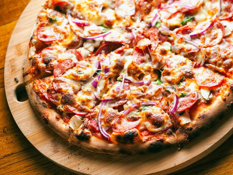 Earth Oven Wood Fired Pizza - Accommodation Gladstone 1