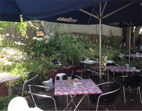 Herbees Cafe - Accommodation Gladstone 0