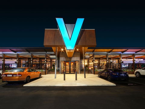 V Hotel - Accommodation Gladstone 0