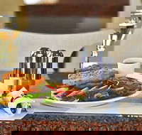 Zeina's Caf - Comfort Inn and Suites Burwood - Accommodation Gladstone