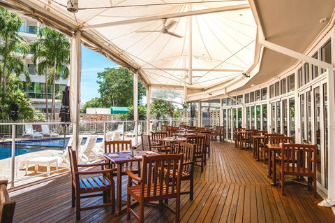 Poolside Restaurant And Bar - Accommodation Gladstone 0