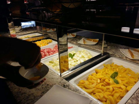 The Grange Buffet - Accommodation Gladstone 0