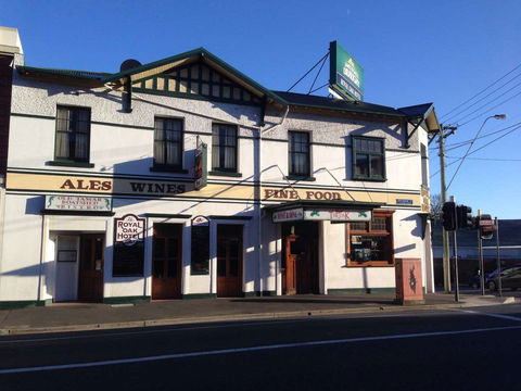 The Royal Oak - Accommodation Gladstone 0
