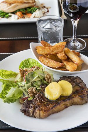 Larceny Restaurant - Accommodation Gladstone 0