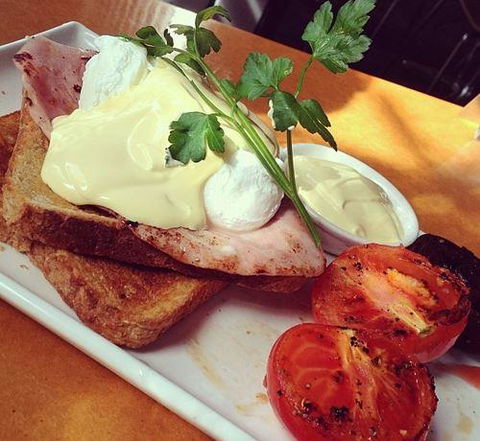 Agatha's Licensed Cafe - Accommodation Gladstone 9
