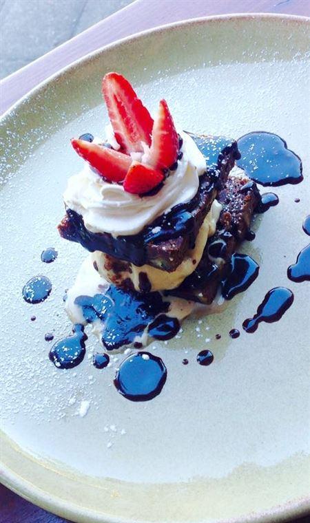 Agatha's Licensed Cafe - Accommodation Gladstone 4