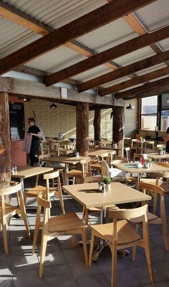 Agatha's Licensed Cafe - Accommodation Gladstone 6