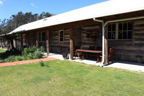The Old Black Stump Restaurant & Function Room - Accommodation Gladstone 0