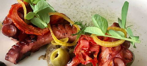 C Restaurant - Accommodation Gladstone 3