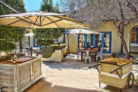 Katers Larder - Accommodation Gladstone 0