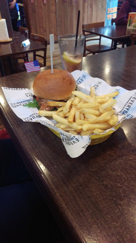 Everydays Smokin BBQ & Bar - Accommodation Gladstone 8