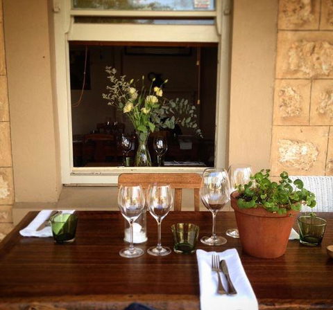 The Olfactory Inn - Accommodation Gladstone 10