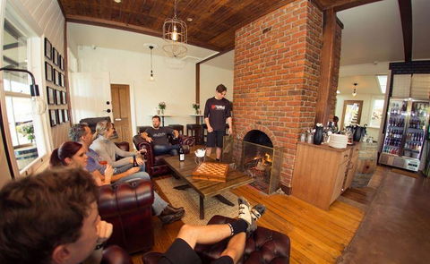 The Hub Pizza & Beer - Accommodation Gladstone 2