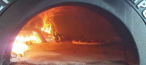 The Hub Pizza & Beer - Accommodation Gladstone 4