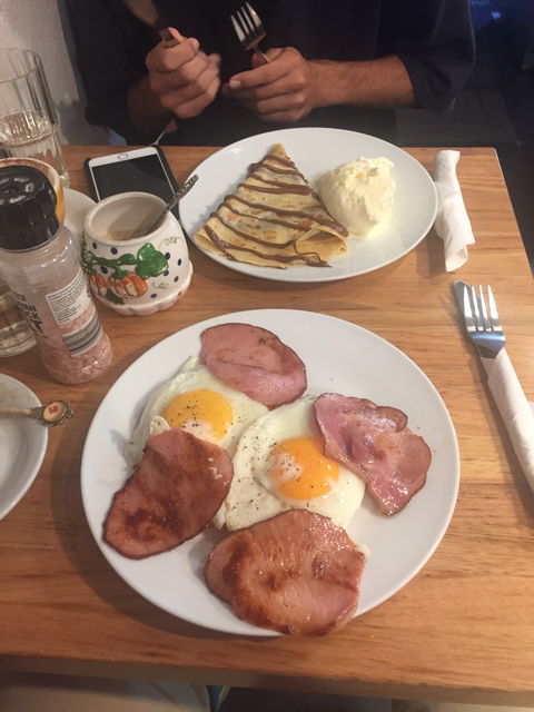 Aix Cafe Creperie Salon - Accommodation Gladstone 5