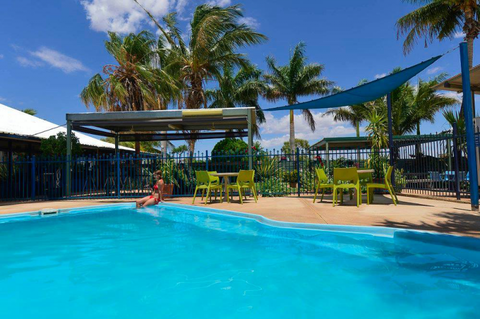 Devils Marbles Hotel–Wauchope - Accommodation Gladstone 2