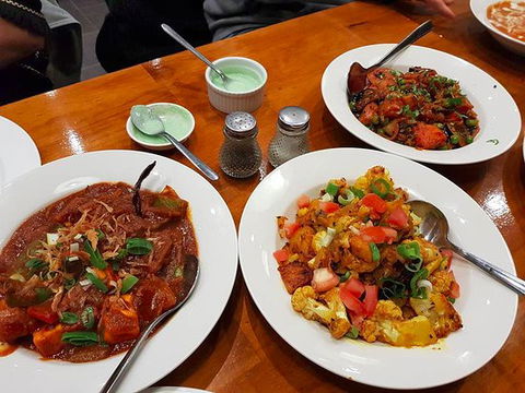 Aman Indian Restaurant - Accommodation Gladstone 0