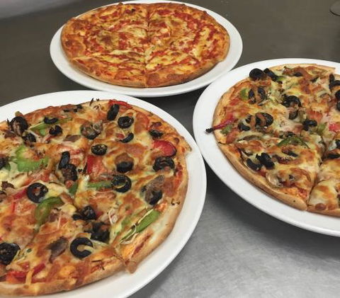 Sammy’s Pizza Family Restaurant - Accommodation Gladstone 0