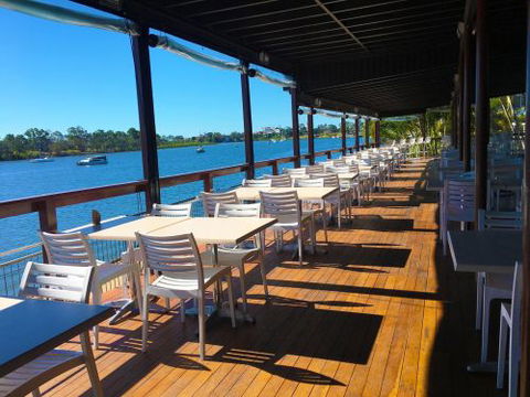 The Rock Bar And Grill - Accommodation Gladstone 1