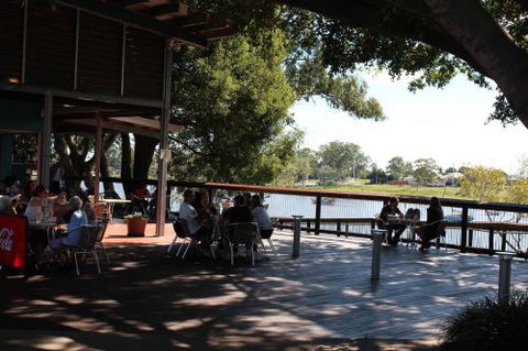River Cruz Cafe - Accommodation Gladstone 3