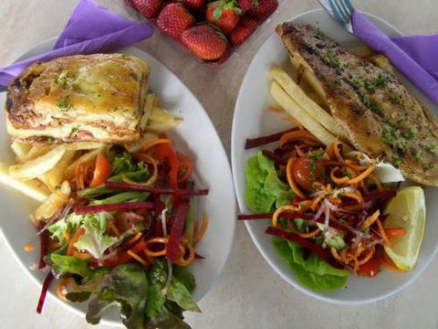 River Cruz Cafe - Accommodation Gladstone 4