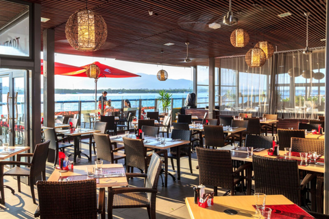 Dundee’s Restaurant On The Waterfront - Accommodation Gladstone 3