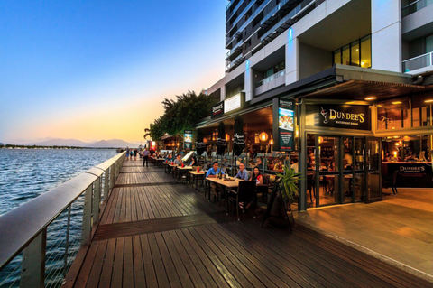 Dundee’s Restaurant On The Waterfront - Accommodation Gladstone 7
