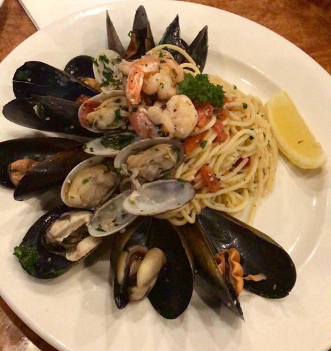 Bel Paese Pizzeria - Accommodation Gladstone 3