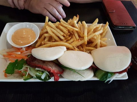 Lazy Susan’s - Accommodation Gladstone 0