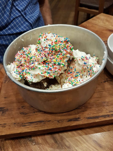 Max Brenner - Accommodation Gladstone 11