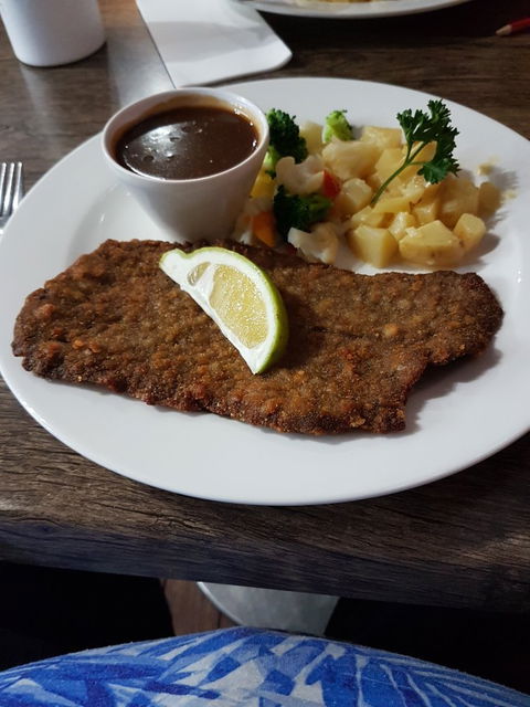 Tim’s Surf ‘n’ Turf - Accommodation Gladstone 4