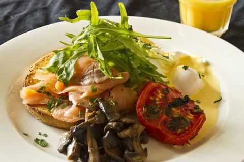 Hungry Wolf’s Wyoming Pizza & Pasta - Accommodation Gladstone 1