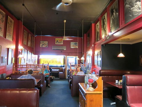 Lou’s Cafe Restaurant - Accommodation Gladstone 0