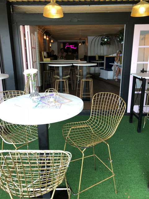 Ravens Lounge Bar - Accommodation Gladstone 1