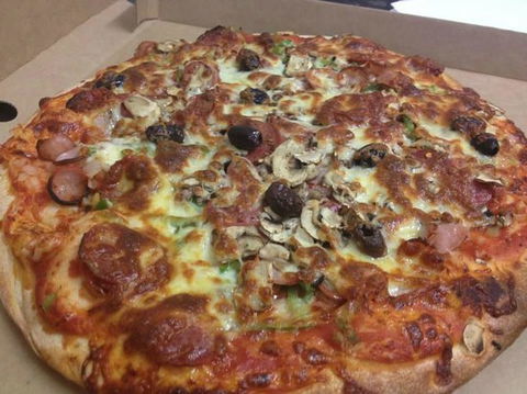 Eat-a-Pizza - Accommodation Gladstone 0
