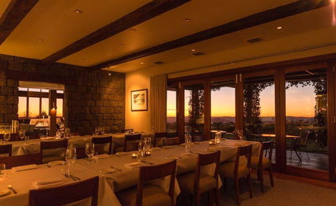 The Peak Restaurant At Spicers Peak Lodge - Accommodation Gladstone 10