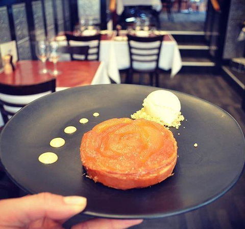A La Bouffe Bar & Bistro - Accommodation Gladstone 11