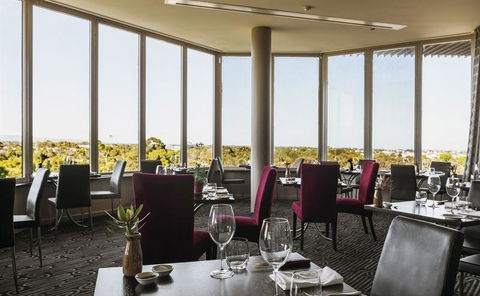 Skyline Restaurant - Accommodation Gladstone 12