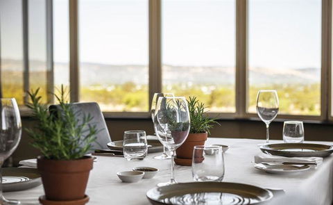 Skyline Restaurant - Accommodation Gladstone 6