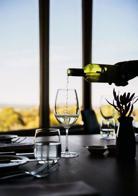 Skyline Restaurant - Accommodation Gladstone 8