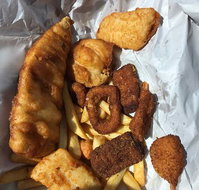Ballantynes Fish Chips - Accommodation Gladstone