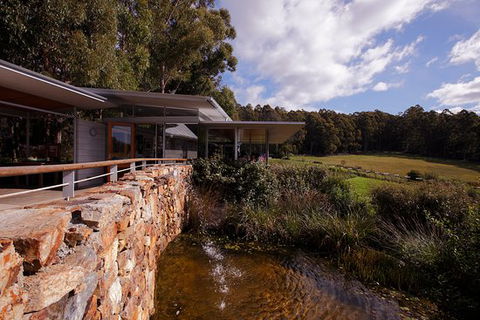 Five Bob Cafe - Accommodation Gladstone 0