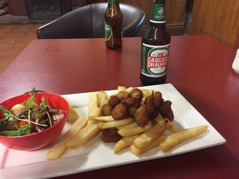 Man-O-Ross Hotel Restaurant - Accommodation Gladstone 0