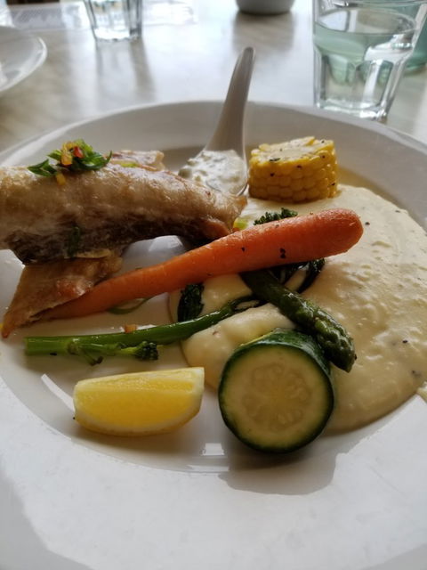Pavement Restaurant At Lufra Hotel And Apartments - Accommodation Gladstone 3